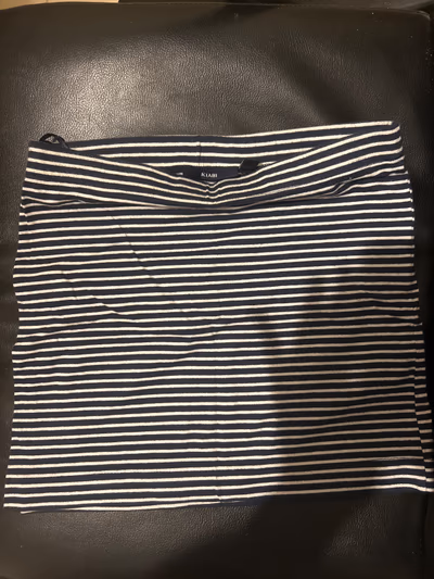 Striped navy and white skirt by Kiabi — pre-loved on Thrifted.mt