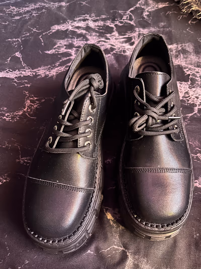 Chunky shoes by Asos — pre-loved on Thrifted.mt