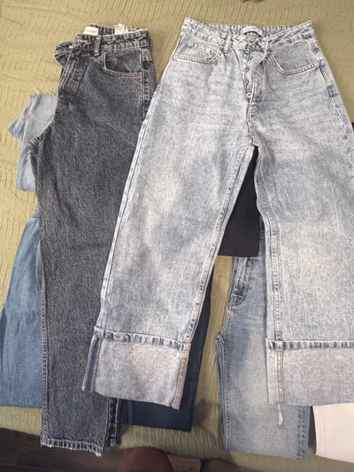 Jeans in ottime condizioni taglie 36/38/ — pre-loved on Thrifted.mt