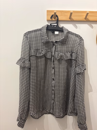 Black and white check blouse by Divided — pre-loved on Thrifted.mt