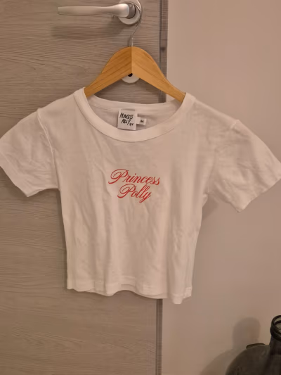 Princess Polly white graphic tee cropped  by Princess Polly — pre-loved on Thrifted.mt