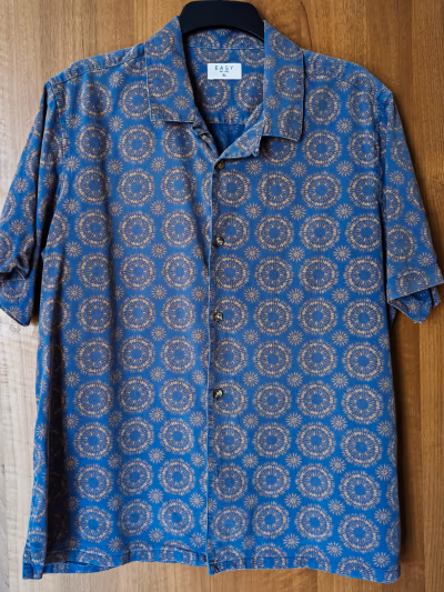 Blue patterned short-sleeve shirt by Easy — pre-loved on Thrifted.mt
