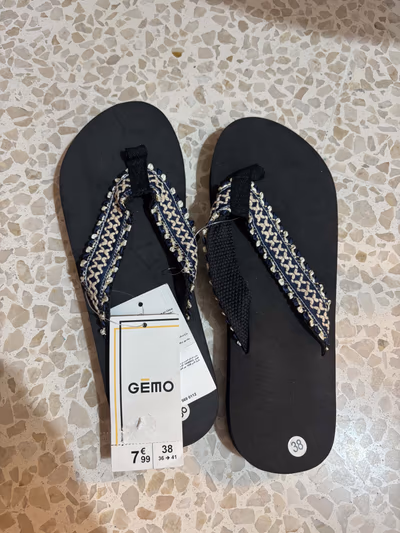 Gemo black patterned flip flops by Gemo — pre-loved on Thrifted.mt