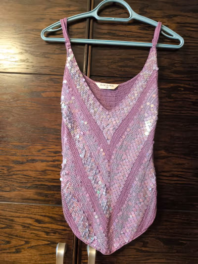 Top all'uncinetto impreziosito da paillettes viola by Dorothy Perkins — pre-loved on Thrifted.mt