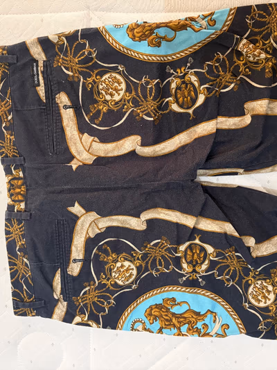 Pantalones cortos estampados de Dolce & Gabbana by Dolce & Gabbana — pre-loved on Thrifted.mt
