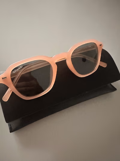 D.Franklin Peach Frame Sunglasses by D.Franklin — pre-loved on Thrifted.mt