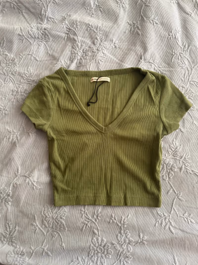 Green Crop Top by Pull&Bear — pre-loved on Thrifted.mt