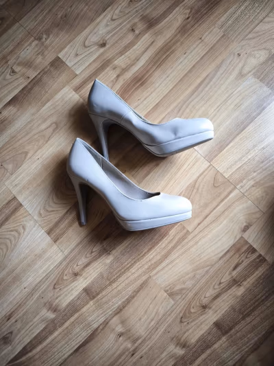 Beige heeled shoes  — pre-loved on Thrifted.mt