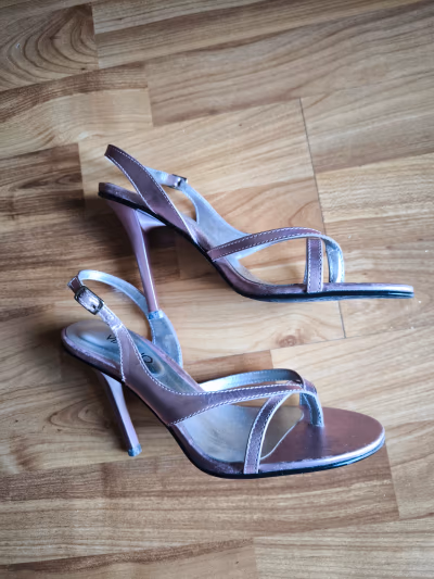 Via Uno metallic pink heels by Via Uno — pre-loved on Thrifted.mt