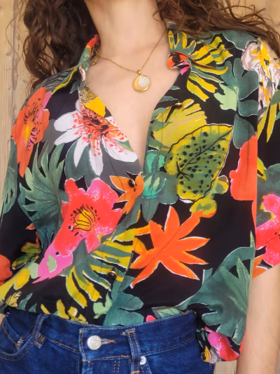 Vibrant Floral Button-Up Shirt — pre-loved on Thrifted.mt