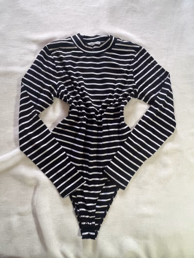 Body de manga comprida às riscas by Primark — pre-loved on Thrifted.mt