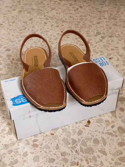 Sandalias menorquinas de cuero trenzado de Solillas en color beige by Solillas — pre-loved on Thrifted.mt