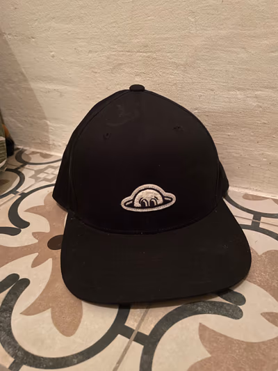 Radmor embroidered graphic cap by Radmor — pre-loved on Thrifted.mt