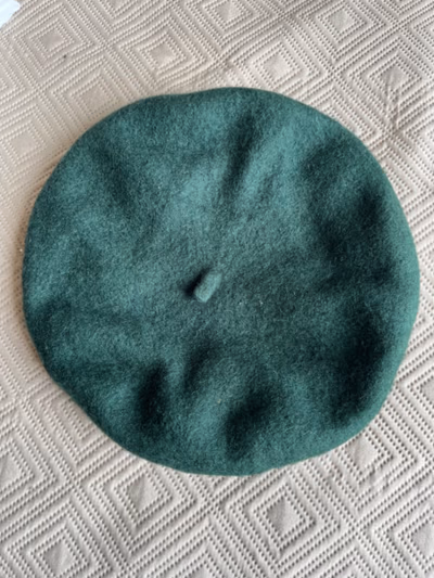 Green Wool Beret — pre-loved on Thrifted.mt