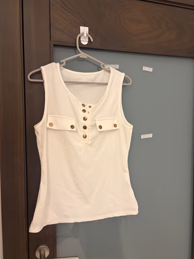 Ribbed button-front sleeveless top by SHEIN — pre-loved on Thrifted.mt