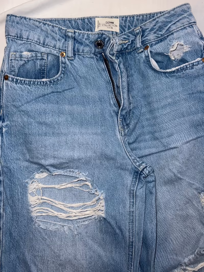Light wash distressed denim jeans by Tally Weijl — pre-loved on Thrifted.mt