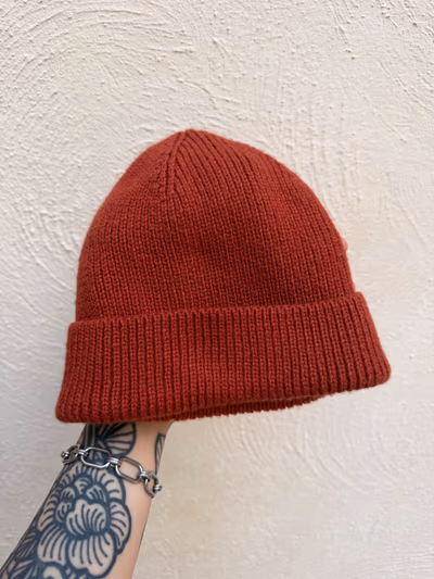 Gorro de punto acanalado — pre-loved on Thrifted.mt