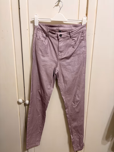 Metallic sheen skinny trousers — pre-loved on Thrifted.mt