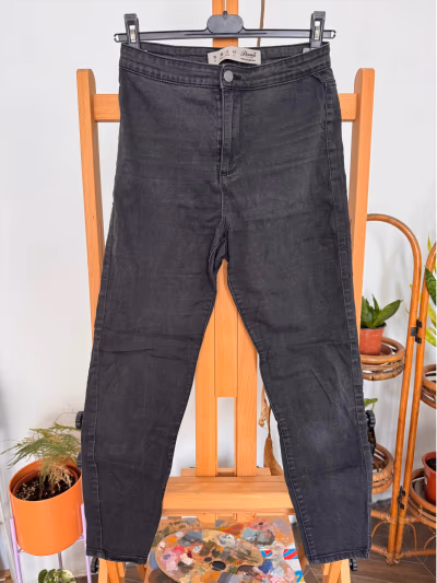 Vaqueros negros de mezclilla Pull&Bear by Pull&Bear — pre-loved on Thrifted.mt