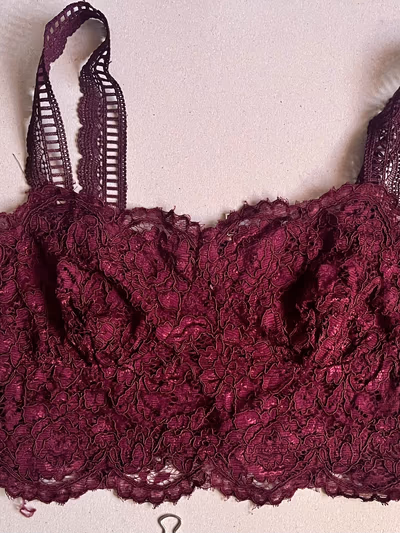 Burgundy lace crop top  by New look  — pre-loved on Thrifted.mt