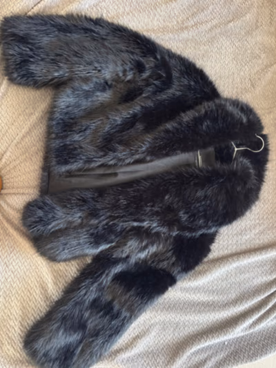 Black Faux Fur Bolero Jacket by Stradivarius — pre-loved on Thrifted.mt