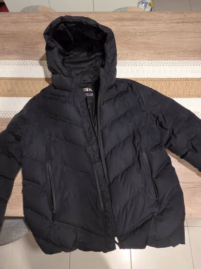 Black hooded puffer jacket by Zara — pre-loved on Thrifted.mt