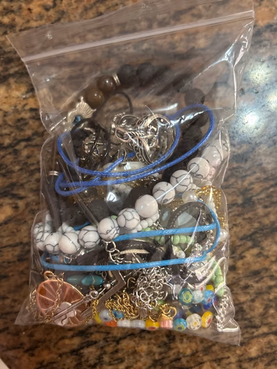 Mystery jewellery bundle — pre-loved on Thrifted.mt