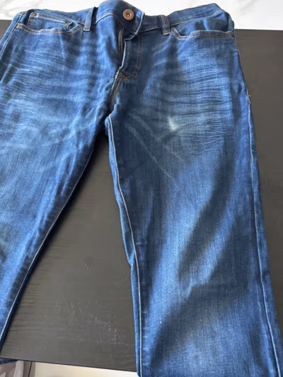 Blue mid-wash denim jeans — pre-loved on Thrifted.mt