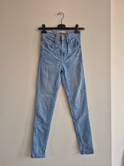 Levi's Mile High Super Skinny by Levi's — pre-loved on Thrifted.mt