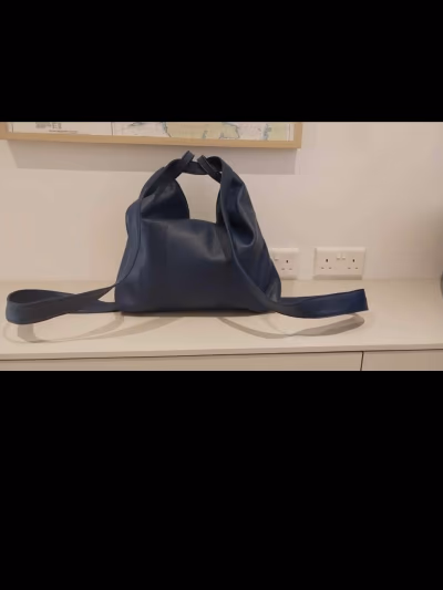 Leather bag — pre-loved on Thrifted.mt