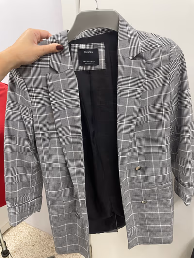 Blazer sartoriale a quadri by Bershka — pre-loved on Thrifted.mt