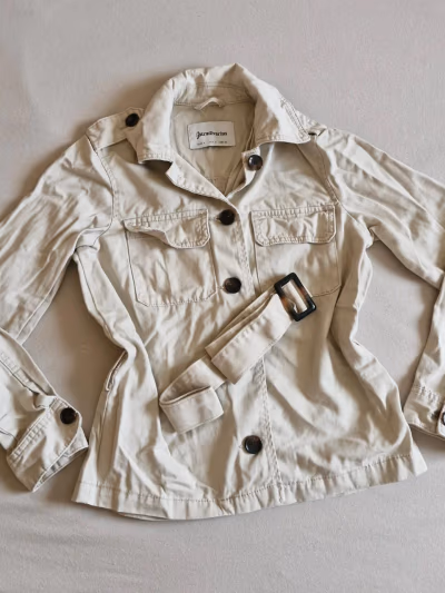 Chaqueta color crema Stradivarius by Stradivarius — pre-loved on Thrifted.mt