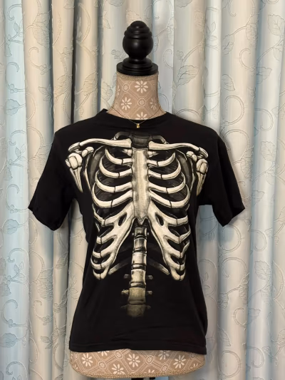 Camisetas híbridas Top Y2K by Hybrid Tees — pre-loved on Thrifted.mt