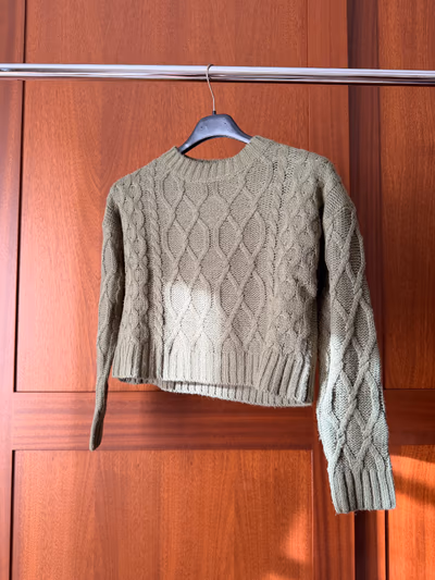 Jennyfer Green Knit Top — pre-loved on Thrifted.mt