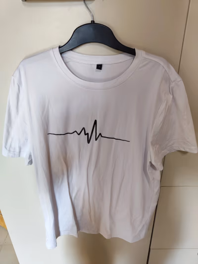 White top — pre-loved on Thrifted.mt
