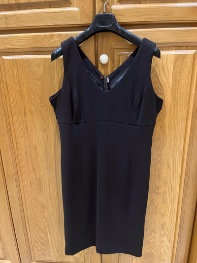Roman V-Neck Dress by Roman — pre-loved on Thrifted.mt