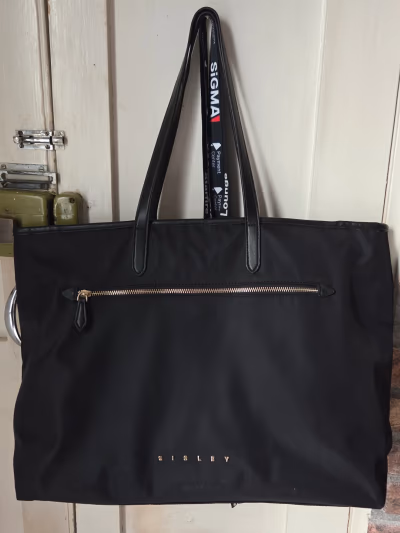 Sisley Black Zip Tote Bag by Sisley — pre-loved on Thrifted.mt