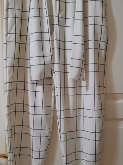 Pantalones a cuadros de Zara by Zara — pre-loved on Thrifted.mt