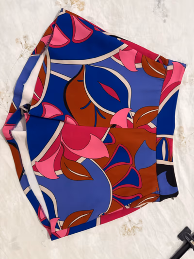 Abstract floral pattern shorts by Zara — pre-loved on Thrifted.mt
