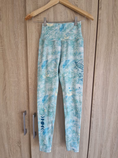 Patterned High Waist Leggings Silverwind by Silverwind — pre-loved on Thrifted.mt