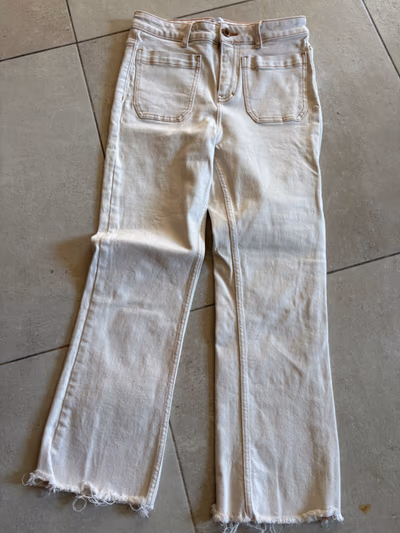 Cream raw-hem utility jeans by Zara — pre-loved on Thrifted.mt