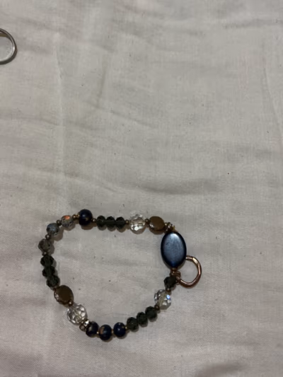 Beaded Mixed Stone Elastic Bracelet — pre-loved on Thrifted.mt