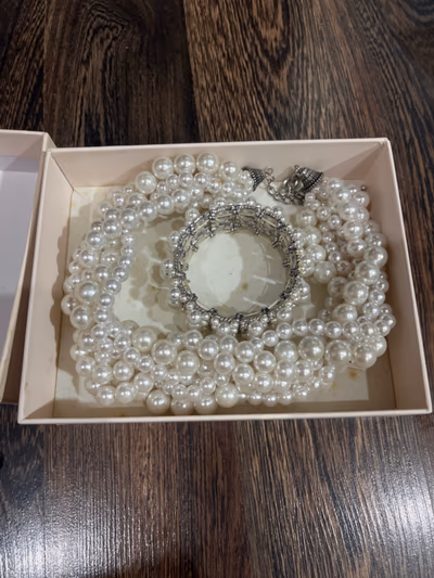 Pearl Jewelry Set — pre-loved on Thrifted.mt