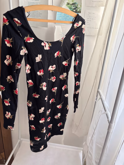 Miss Selfridge Floral Bodycon Dress by Miss Selfridge — pre-loved on Thrifted.mt