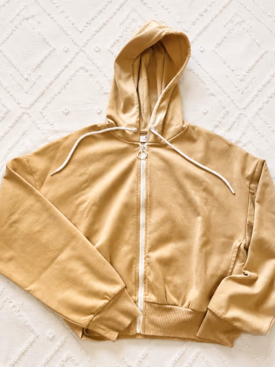Bershka beige zip-up hoodie by Bershka — pre-loved on Thrifted.mt