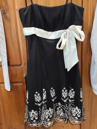 Black & white Debut occasion dress by Debut  — pre-loved on Thrifted.mt