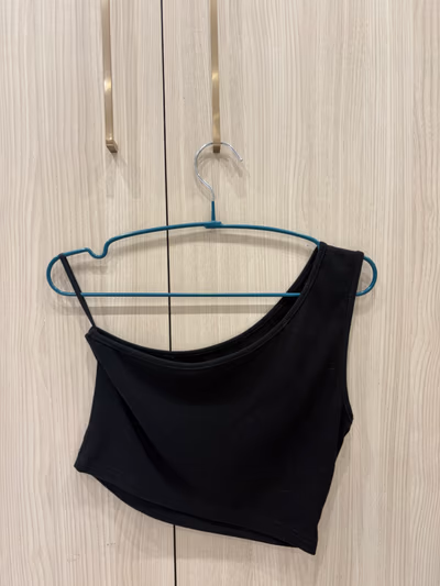 Black One Shoulder Crop Top — pre-loved on Thrifted.mt