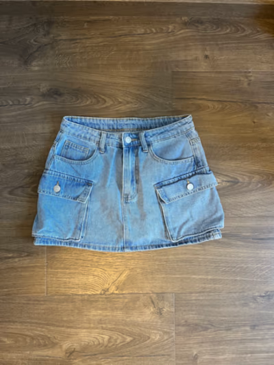Light wash denim cargo skirt by Shein — pre-loved on Thrifted.mt