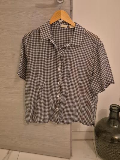 Levi's Gingham Short Sleeve Shirt by Levi's — pre-loved on Thrifted.mt