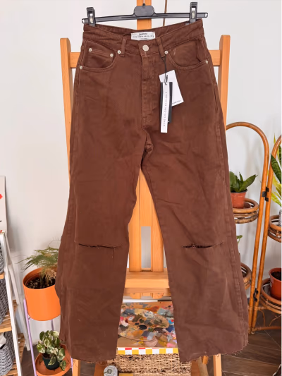 Pantalones vaqueros Stradivarius de mezclilla marrón, talla EU38/UK10 by Stradivarius — pre-loved on Thrifted.mt